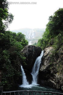张家界真人版“飞流直下三千尺”，一场自然与文化的视觉盛宴