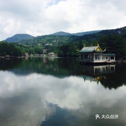 湖天倒影