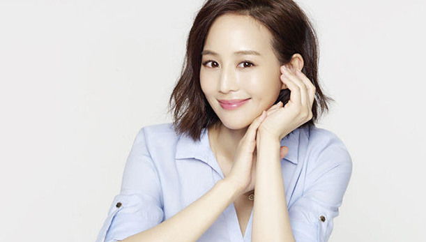 李嘉琦的个人写真照片展示其多面形象