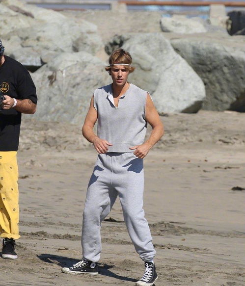 年迈的灰灰与老范相伴