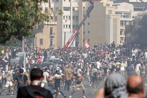 十万民众聚集赖清德办公室前，怒吼声震天：下台！