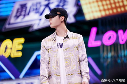 王一博与Evisu的潮流联名：从赛车手到时尚先锋