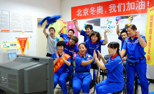 员工收到奖金后的喜悦瞬间