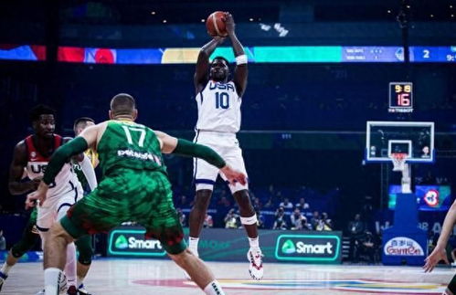 爱德华兹比赛中投篮图片