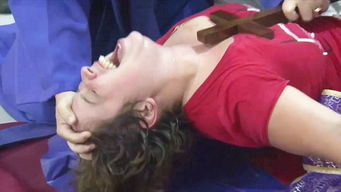 女子花6万植12颗牙，两年调试20多次却全掉光！