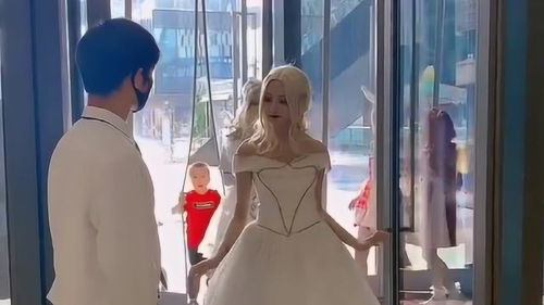 张杰演唱会现场，安保小哥的忘情合唱火了！