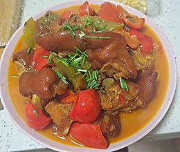 《借命而生》中刘芬芳的角色魅力：土味恋爱线的巅峰之作