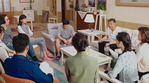 一家人在家中讨论