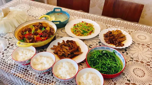 丰盛的晚餐菜品