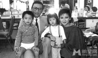 谢霆锋与家人合影