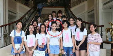 唐伯虎与粉丝合影留念