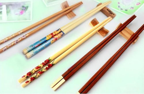 不同材质的筷子对比