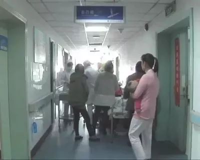 医院儿科就诊场景