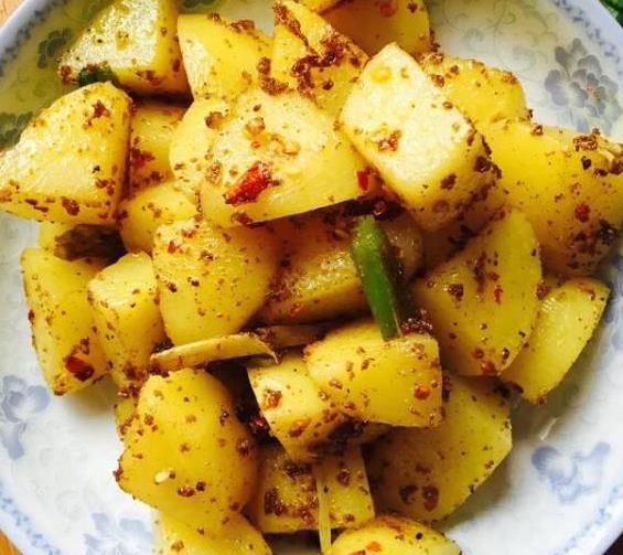 干锅土豆花菜，微辣诱人：一场味蕾的狂欢