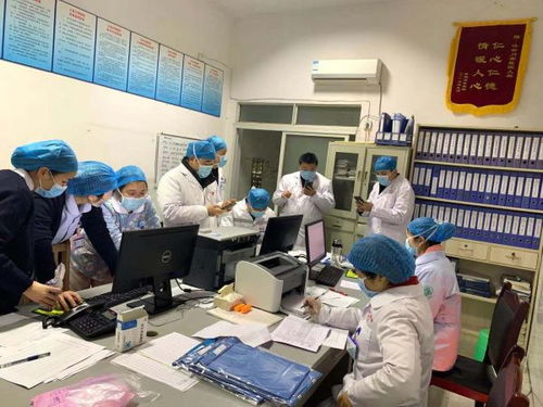 医院内忙碌的医护人员