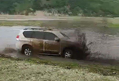 家属称溺水“美人鱼”仍在ICU，背后的故事让人揪心