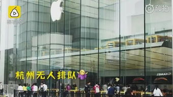 商店门口排队的人群