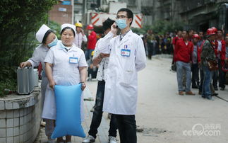 救援队伍在现场工作