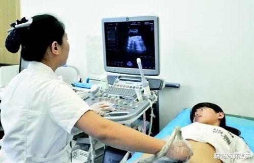 48岁妈妈怀孕7个月竟没发现，28岁女儿发声：以为是长胖了