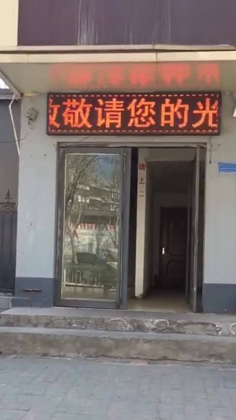 小女孩被尾随，热心店铺老板挺身而出