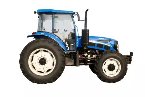 一台正在工作的拖拉机