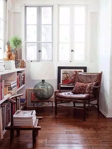 书房一角展示阅读与写作的氛围