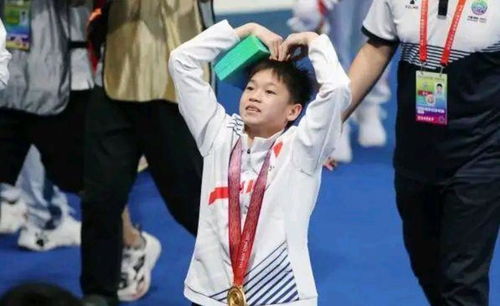 全红婵与陈芋汐合照