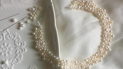 手工制作珍珠饰品过程