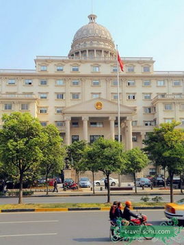 法院院长因办公用房超标被通报：小细节折射大问题