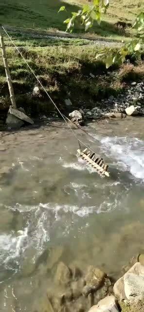 90岁彝族奶奶火出圈：皱纹遮不住的美丽与乐观