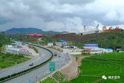 高速公路服务区全景