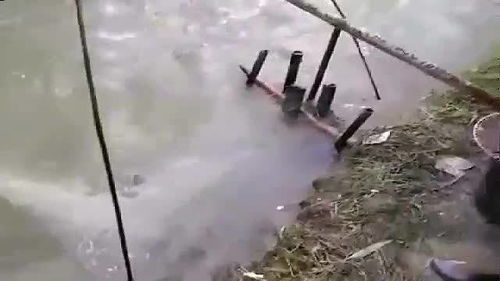 印度大坝开闸放水场景