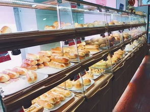 2元面包杀回一线，打工人含泪炫三个：是情怀还是割韭菜？