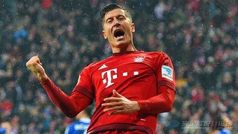 莱万比赛中突破