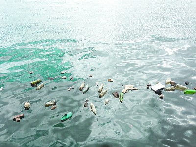 特朗普的“甩锅”把戏：真相与反思