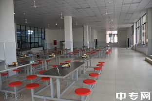 教育局回应学生举报饭菜有蛆被骂：校园食品安全到底谁来负责？