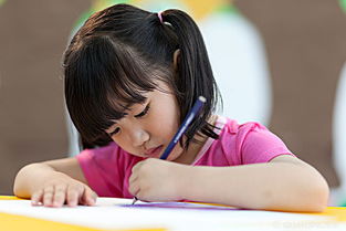 三岁萌娃写福字行云流水，网友直呼：这是天赋！