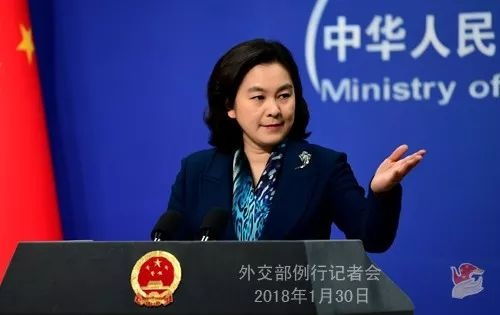 华春莹现身高校，她的风采让全场沸腾！