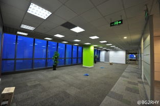 当上法院院长后，她的办公室面积超标背后的故事