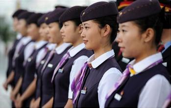 榜上佳婿男主：从高铁售票员到短剧明星的逆袭之路