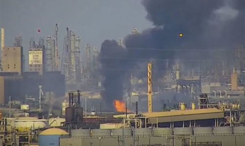 伊朗港口爆炸瞬间画面曝光：真相与背后的故事