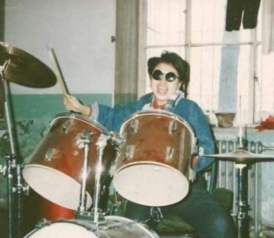 雍西年轻时演出照片