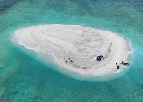 中国海警执法人员登礁查证