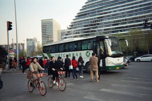 城市夜景骑手穿梭