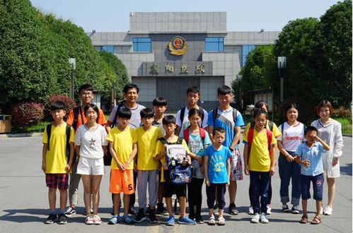 从通缉犯到主播：她的改邪归正之路为何引发争议？