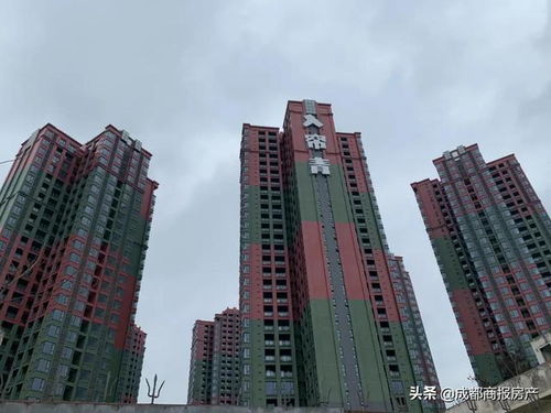 71岁成龙现身成都毛坯房盯装修，真实状态令人动容