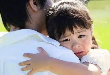 哭泣的孩子脸庞