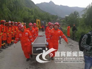 救援人员忙碌身影