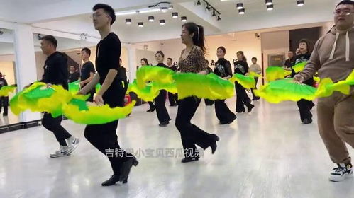 歌迷们在现场尽情舞蹈