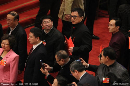 黄渤请众星聚餐：陈凯歌、陈红坐主桌，星光熠熠的温情夜